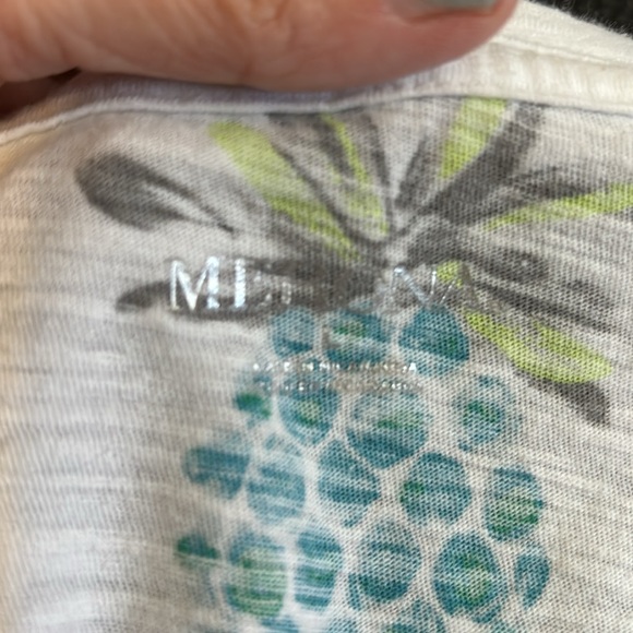 Super cute Merona size large pineapple t shirt - Picture 2 of 2
